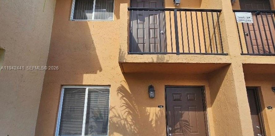 Townhouse in Miami, Florida 2 bedrooms, 84.91 sq.m. № 2000980