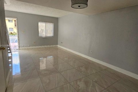 Townhouse in Miami, Florida 2 bedrooms, 84.91 sq.m. № 2000980 - photo 5