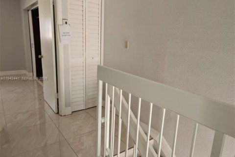 Townhouse in Miami, Florida 2 bedrooms, 84.91 sq.m. № 2000980 - photo 16