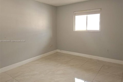 Townhouse in Miami, Florida 2 bedrooms, 84.91 sq.m. № 2000980 - photo 18