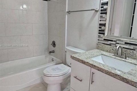 Townhouse in Miami, Florida 2 bedrooms, 84.91 sq.m. № 2000980 - photo 19