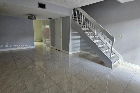 Townhouse in Miami, Florida 2 bedrooms, 84.91 sq.m. № 2000980 - photo 7