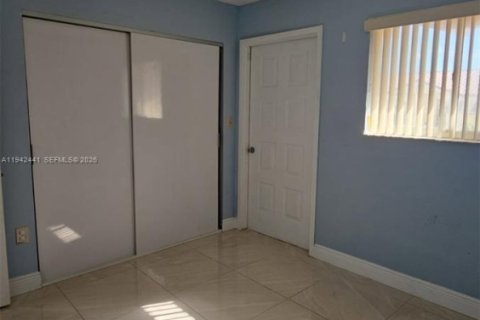 Townhouse in Miami, Florida 2 bedrooms, 84.91 sq.m. № 2000980 - photo 20