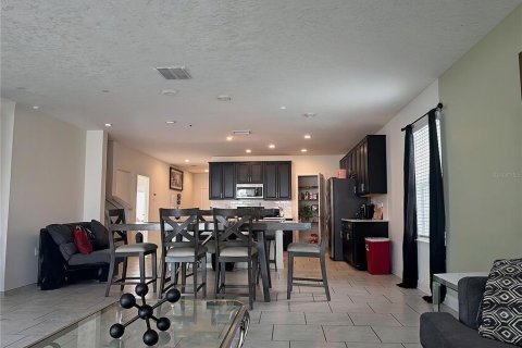 House in Davenport, Florida 5 bedrooms, 277.96 sq.m. № 1916746 - photo 6