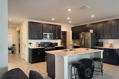 House in Davenport, Florida 5 bedrooms, 277.96 sq.m. № 1916746 - photo 7