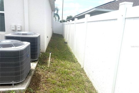 House in Davenport, Florida 5 bedrooms, 277.96 sq.m. № 1916746 - photo 28