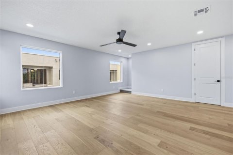 Townhouse in Tampa, Florida 4 bedrooms, 230.4 sq.m. № 2223542 - photo 17