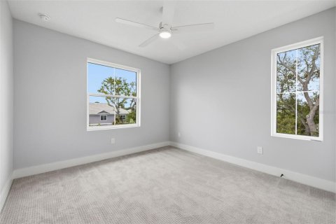 Townhouse in Tampa, Florida 4 bedrooms, 230.4 sq.m. № 2223542 - photo 28