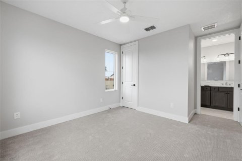 Townhouse in Tampa, Florida 4 bedrooms, 230.4 sq.m. № 2223542 - photo 29