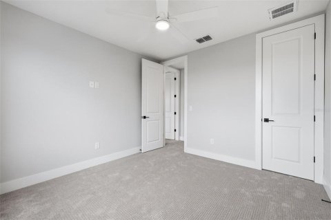 Townhouse in Tampa, Florida 4 bedrooms, 230.4 sq.m. № 2223542 - photo 27