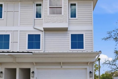 Adosado en Tampa, Florida 4 dormitorios, 230.4 m2 № 2223542