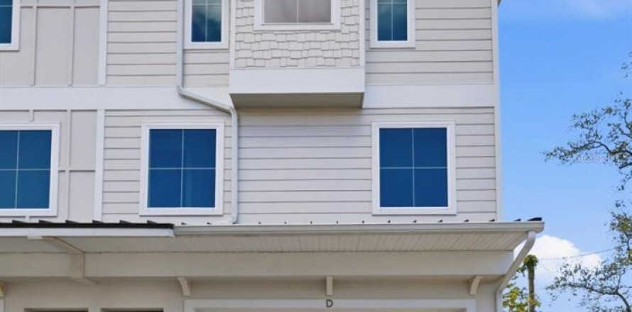 Townhouse in Tampa, Florida 4 bedrooms, 230.4 sq.m. № 2223542