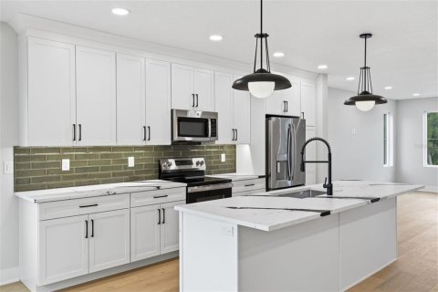 Townhouse in Tampa, Florida 4 bedrooms, 230.4 sq.m. № 2223542 - photo 9