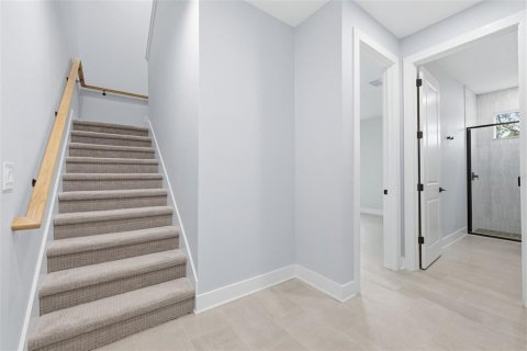 Townhouse in Tampa, Florida 4 bedrooms, 230.4 sq.m. № 2223542 - photo 2