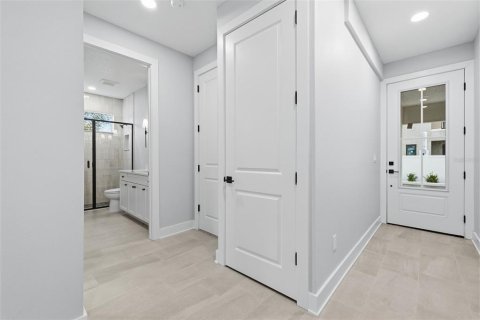 Townhouse in Tampa, Florida 4 bedrooms, 230.4 sq.m. № 2223542 - photo 3