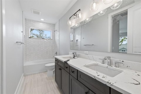 Townhouse in Tampa, Florida 4 bedrooms, 230.4 sq.m. № 2223542 - photo 30