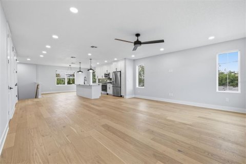 Townhouse in Tampa, Florida 4 bedrooms, 230.4 sq.m. № 2223542 - photo 20
