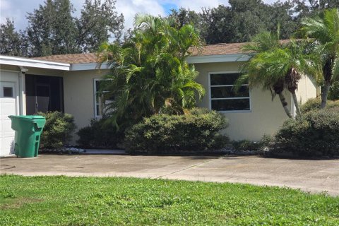 Villa ou maison à Port Charlotte, Floride 3 chambres, 135.54 m2 № 2413763