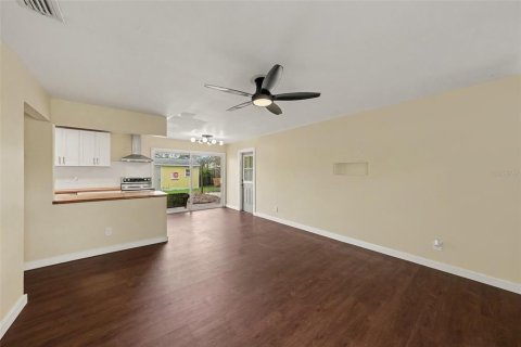 Villa ou maison à vendre à Tampa, Floride: 4 chambres, 107.02 m2 № 2207806 - photo 10