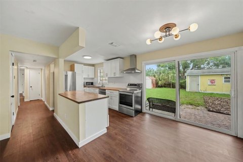 Villa ou maison à vendre à Tampa, Floride: 4 chambres, 107.02 m2 № 2207806 - photo 11