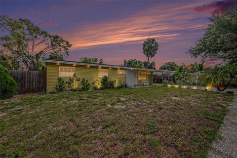 Villa ou maison à vendre à Tampa, Floride: 4 chambres, 107.02 m2 № 2207806 - photo 2