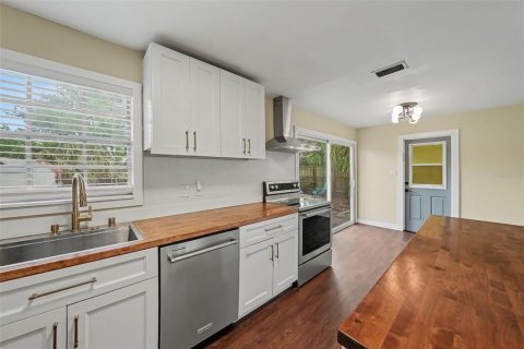 Villa ou maison à vendre à Tampa, Floride: 4 chambres, 107.02 m2 № 2207806 - photo 12
