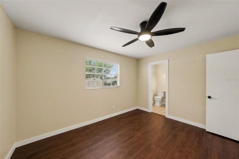 Villa ou maison à vendre à Tampa, Floride: 4 chambres, 107.02 m2 № 2207806 - photo 16