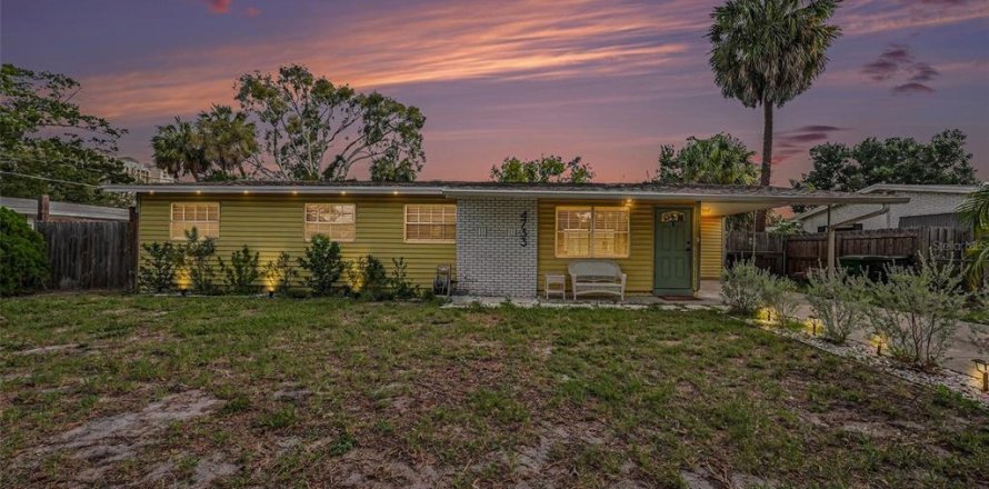 Villa ou maison à Tampa, Floride 4 chambres, 107.02 m2 № 2207806
