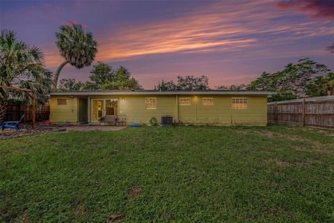 Villa ou maison à vendre à Tampa, Floride: 4 chambres, 107.02 m2 № 2207806 - photo 3