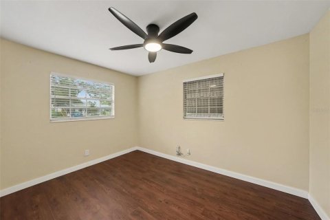 Villa ou maison à vendre à Tampa, Floride: 4 chambres, 107.02 m2 № 2207806 - photo 21