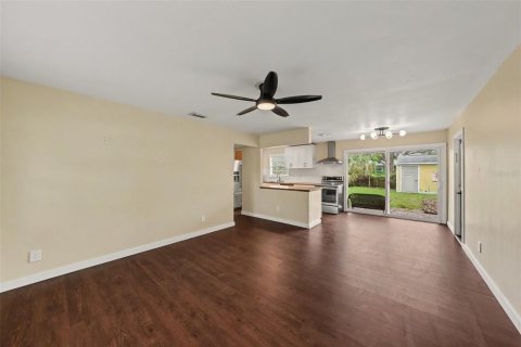 Villa ou maison à vendre à Tampa, Floride: 4 chambres, 107.02 m2 № 2207806 - photo 9