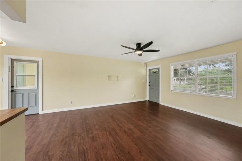 Villa ou maison à vendre à Tampa, Floride: 4 chambres, 107.02 m2 № 2207806 - photo 8