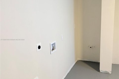 Купить виллу или дом в Пемброк-Пайнс, Флорида 3 спальни, 156.63м2, № 1932143 - фото 25