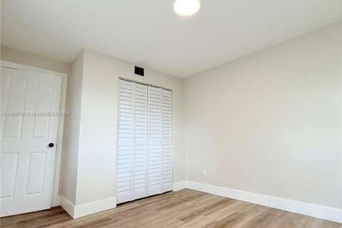 Купить виллу или дом в Пемброк-Пайнс, Флорида 3 спальни, 156.63м2, № 1932143 - фото 17