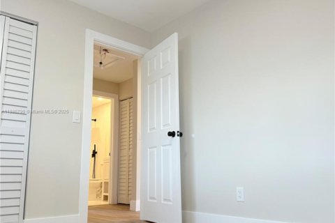 Купить виллу или дом в Пемброк-Пайнс, Флорида 3 спальни, 156.63м2, № 1932143 - фото 24