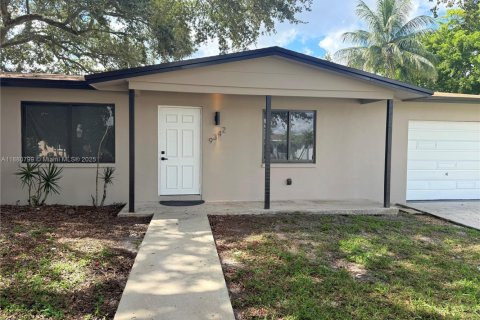 Купить виллу или дом в Пемброк-Пайнс, Флорида 3 спальни, 156.63м2, № 1932143 - фото 4