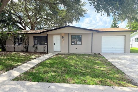 Купить виллу или дом в Пемброк-Пайнс, Флорида 3 спальни, 156.63м2, № 1932143 - фото 3