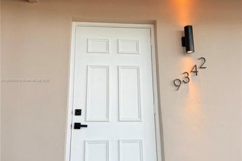 Купить виллу или дом в Пемброк-Пайнс, Флорида 3 спальни, 156.63м2, № 1932143 - фото 9