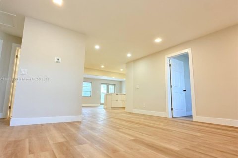 Купить виллу или дом в Пемброк-Пайнс, Флорида 3 спальни, 156.63м2, № 1932143 - фото 10