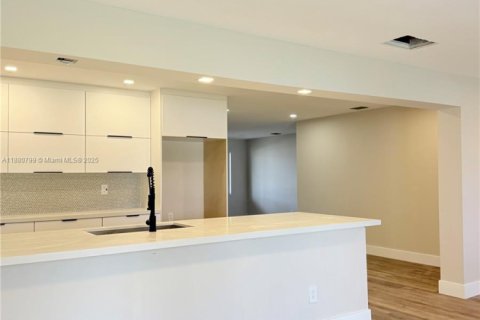 Купить виллу или дом в Пемброк-Пайнс, Флорида 3 спальни, 156.63м2, № 1932143 - фото 29