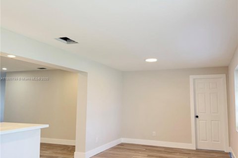 Купить виллу или дом в Пемброк-Пайнс, Флорида 3 спальни, 156.63м2, № 1932143 - фото 28