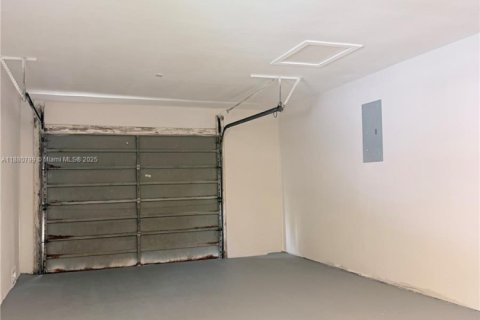 Купить виллу или дом в Пемброк-Пайнс, Флорида 3 спальни, 156.63м2, № 1932143 - фото 27