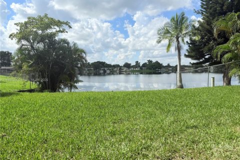 Купить виллу или дом в Пемброк-Пайнс, Флорида 3 спальни, 156.63м2, № 1932143 - фото 5