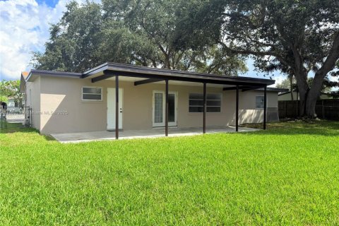 Купить виллу или дом в Пемброк-Пайнс, Флорида 3 спальни, 156.63м2, № 1932143 - фото 6