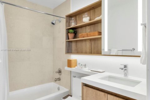 Copropriété à vendre à Miami, Floride: 2 chambres, 116.41 m2 № 2053936 - photo 19