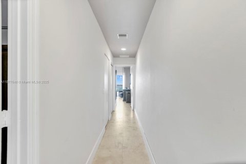 Copropriété à vendre à Miami, Floride: 2 chambres, 116.41 m2 № 2053936 - photo 13