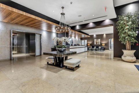 Copropriété à vendre à Miami, Floride: 2 chambres, 116.41 m2 № 2053936 - photo 25