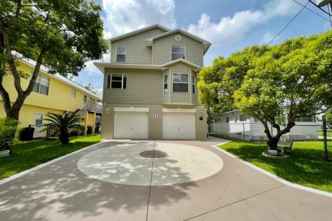 Снять в аренду виллу или дом в Вики Вачи, Флорида 12 комнат, 191.19м2, № 1793594 - фото 1