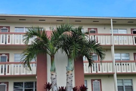 Condo in Boca Raton, Florida, 1 bedroom № 2176697 - photo 2