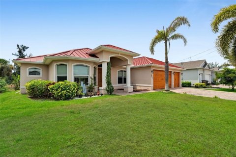 House in Cape Coral, Florida 3 bedrooms, 258.27 sq.m. № 1678108 - photo 3
